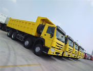 노란 색깔 SINOTRUK 6x4 유로 2 400L 연료 탱크를 가진 덤프 트럭