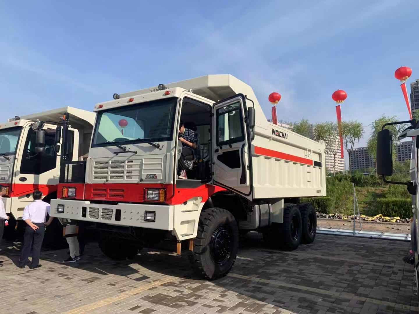 Weichai 90 톤 10 바퀴 광업 덤프 트럭 420 마력 유로 2 축거 3800