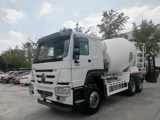 좋은 가격 Sinotruk HOWO 10cbm/6*4/건설 혼합기/차기/7000리터 모바일 시멘트/콘크리트 믹서 트럭