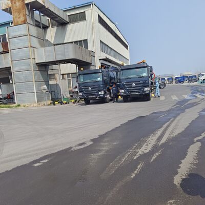 HOWO 15CBM 진공 하수 펌프 266HP 엔진과 6 × 4 드라이브로 세프틱 탱크 청소