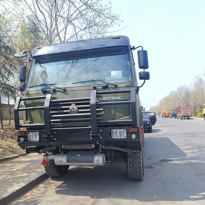 HOWO 8×8 60000L 연료 탱크 트럭, 371HP 엔진