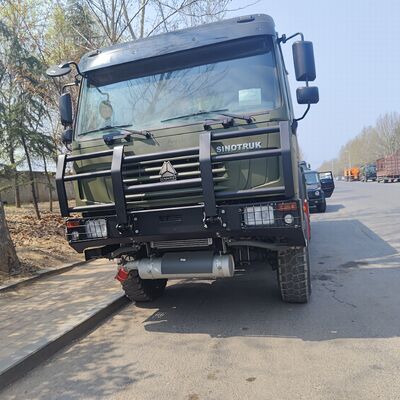 오프로드 연료 운송을 위한 6x6 전륜 구동, 15,000L - 25,000L 용량 및 SINOTRUK 디젤 엔진을 갖춘 HOWO 6x6 연료 탱크 트럭