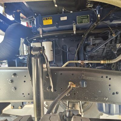 BEIBEN 2638 6x4 중량 트랙터 트럭 380HP WEICHAI 엔진과 메르세데스-벤츠 기술 차시