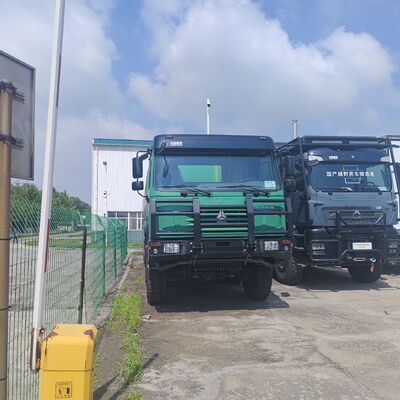 HOWO 6×4 수탱크 트럭, 용량 20,000L, 371HP 엔진 및 탄소 강철 탱크 도로 청소 및 먼지 제거