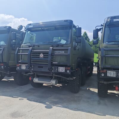 HOWO 8×8 50,000L 연료 탱크 트럭, 371HP 엔진과 8×8 사륜 구동