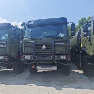HOWO 8×8 45,000L 연료 탱크 트럭, 371HP 엔진과 8×8 사륜 구동