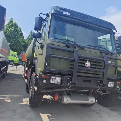 HOWO 8×8 45,000L 연료 탱크 트럭, 371HP 엔진과 8×8 사륜 구동