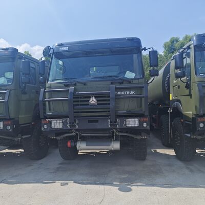 30000L 용량 및 중부하 연료 운송용 371HP 엔진을 갖춘 HOWO 8×8 연료 탱크 트럭