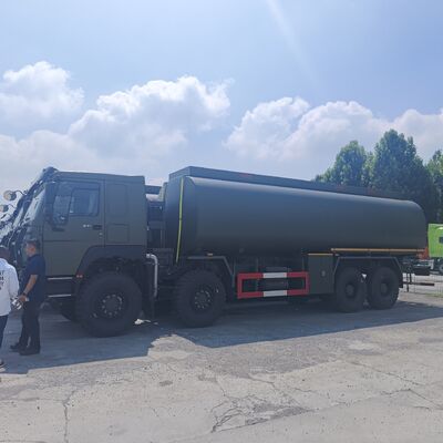 HOWO 8×8 40,000L 연료 탱크 트럭, 371HP 엔진과 8×8 사륜 구동