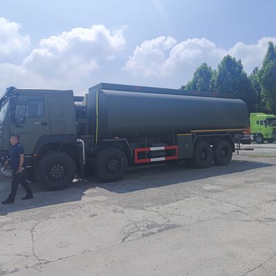 HOWO 8×8 40,000L 연료 탱크 트럭, 371HP 엔진과 8×8 사륜 구동