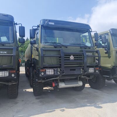 HOWO 8×8 40,000L 연료 탱크 트럭, 371HP 엔진과 8×8 사륜 구동