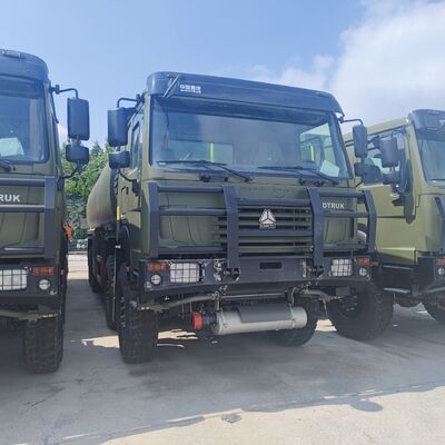 HOWO 8×8 45,000L 연료 탱크 트럭, 371HP 엔진과 8×8 사륜 구동