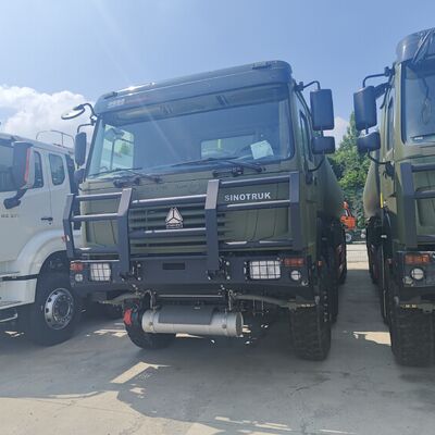 HOWO 8×8 40,000L 연료 탱크 트럭, 371HP 엔진과 8×8 사륜 구동