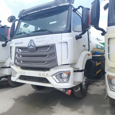 HOWO NX 6×4 CNG 연료 탱크 트럭 400HP 엔진과 디젤 및 휘발유 운송용 30,000L 용량