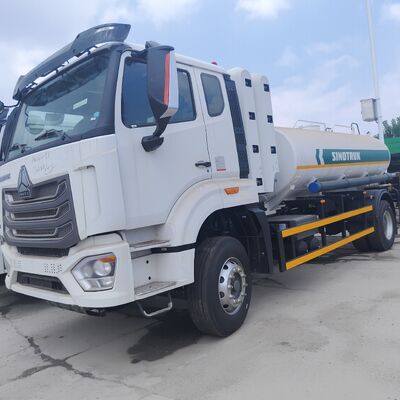 HOWO NX 6×4 CNG 연료 탱크 트럭 400HP 엔진과 디젤 및 휘발유 운송에 20T의 유료 화물