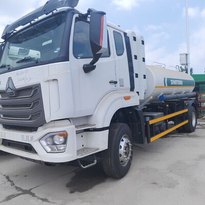 HOWO NX 6×4 CNG 연료 탱크 트럭 400HP 엔진과 디젤 및 휘발유 운송에 20T의 유료 화물