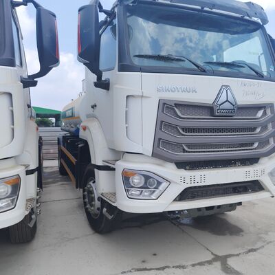 HOWO NX 6×4 CNG 연료 탱크 트럭 400HP 엔진과 디젤 및 휘발유 운송에 20T의 유료 화물