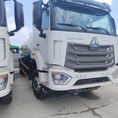 HOWO NX 6×4 CNG 연료 탱크 트럭 400HP 엔진과 디젤 및 휘발유 운송에 20T의 유료 화물