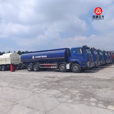 탄자니아 시장용 HOWO NX 8x4 30000L 연료 탱크 트럭 중장비 디젤 보우저 트럭