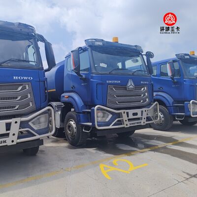 탄자니아 시장용 HOWO NX 8x4 30000L 연료 탱크 트럭 중장비 디젤 보우저 트럭