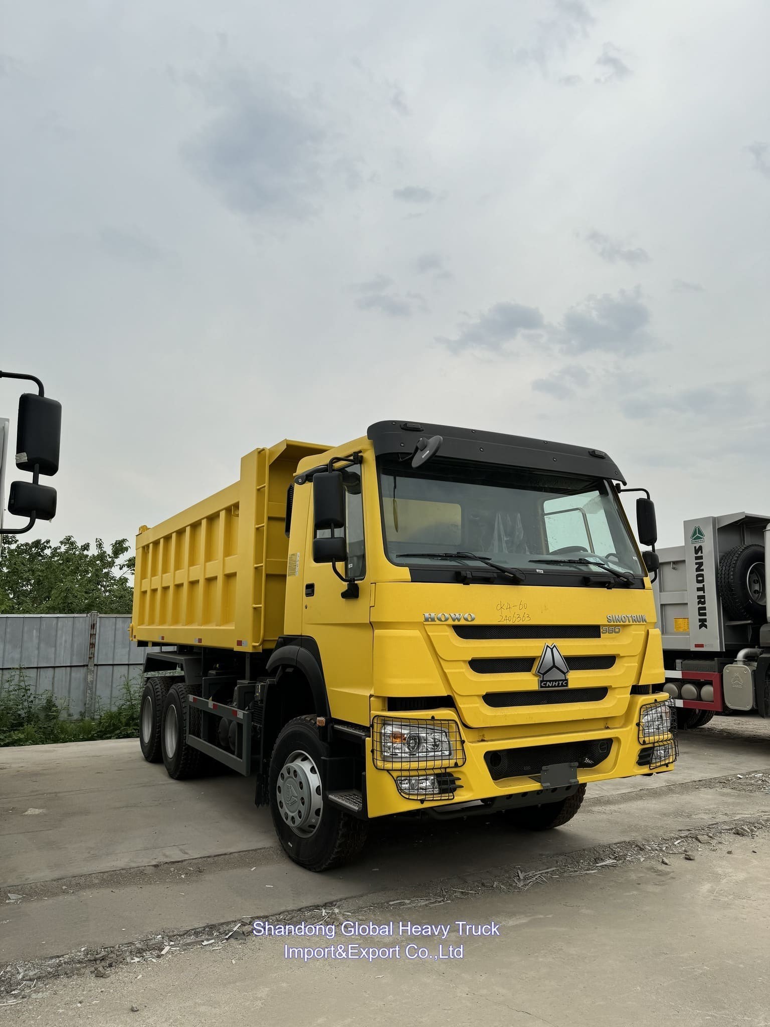 시노트럭 HOWO 25t-100t 8*4 디젤 사용 된 운송 배달 트럭 12 바퀴 트럭