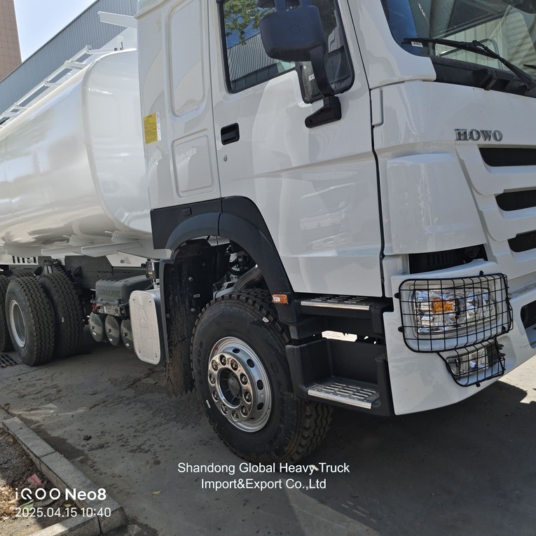 시노트룩 HOWO 6X4 20000 L 25000 L 화물 운송 오일 탱커 트럭 오일 연료 탱크 트럭
