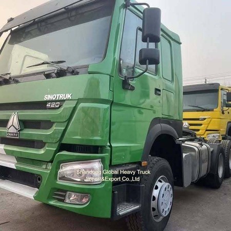 371HP 및 420HP Sinotruck HOWO A7 6X4 트랙터 트럭 12.00R20 타이어