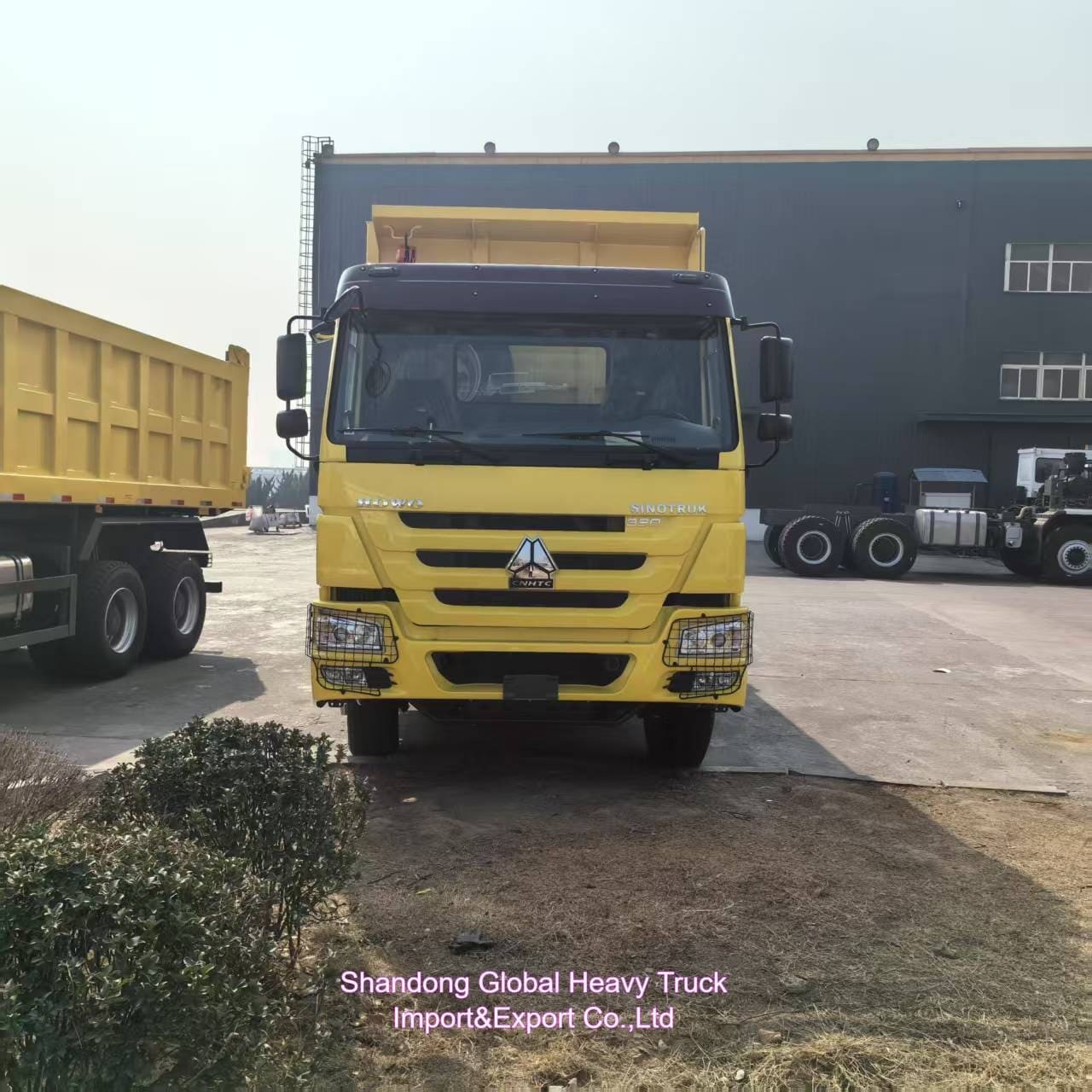 사용 된 Sinotruk 6X4 10 휠 HOWO 덤프 트럭 아프리카로 수출 된 철강 재료