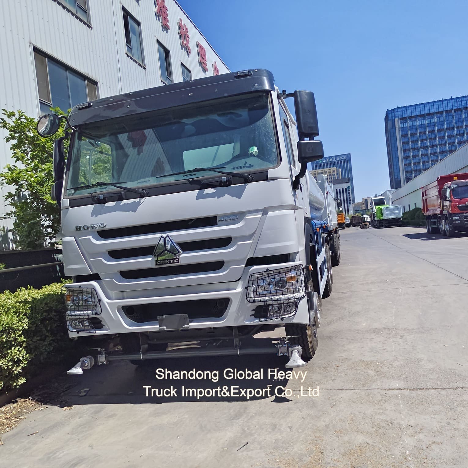 8000L 용량 탄소강 탱크 및 자흡식 펌프를 갖춘 도시 위생용 물탱크 트럭