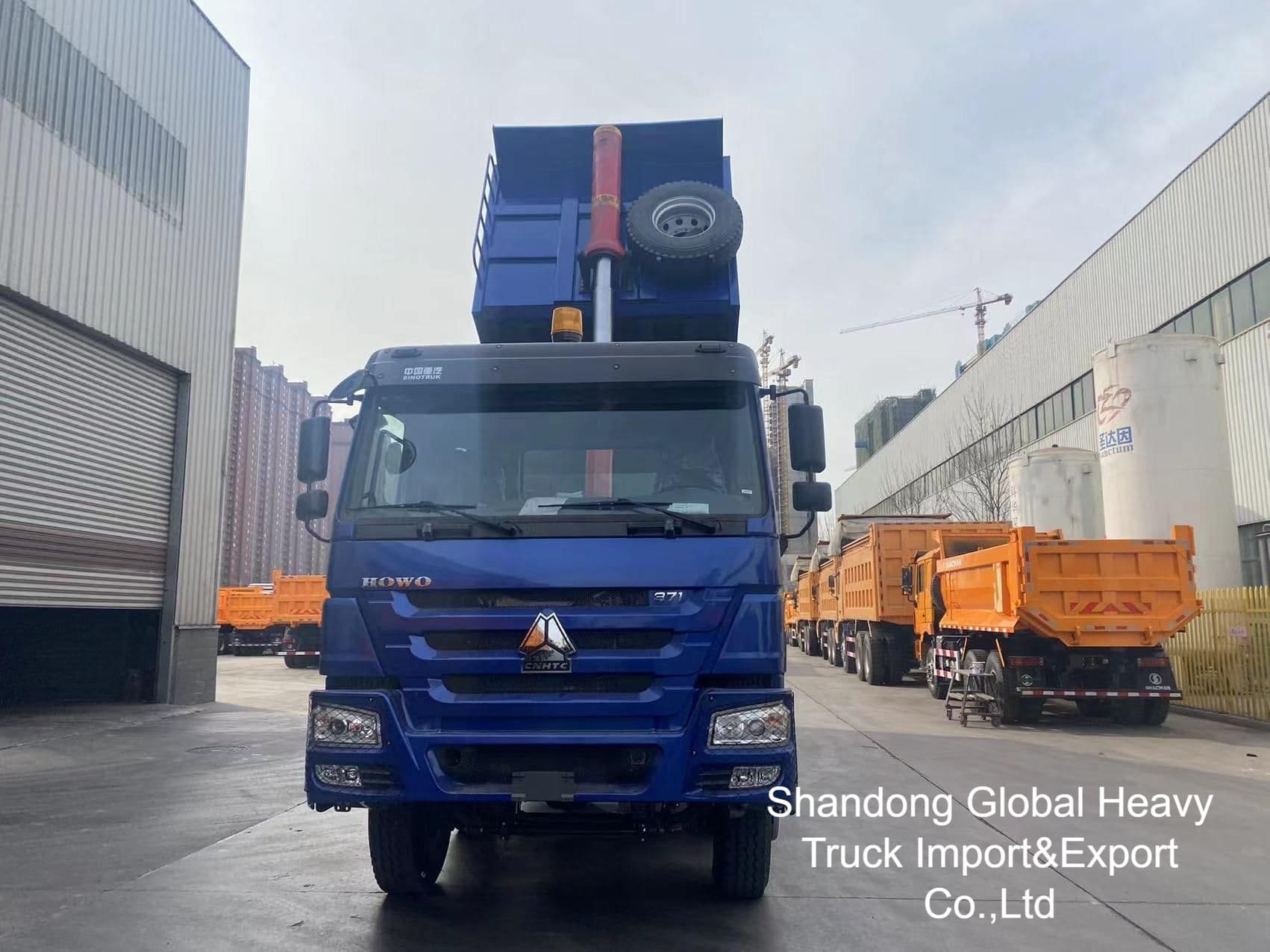 중국 시노트럭 HOWO 중고 371/375HP 8X4 우핸들 미니 덤프트럭 재고 있음