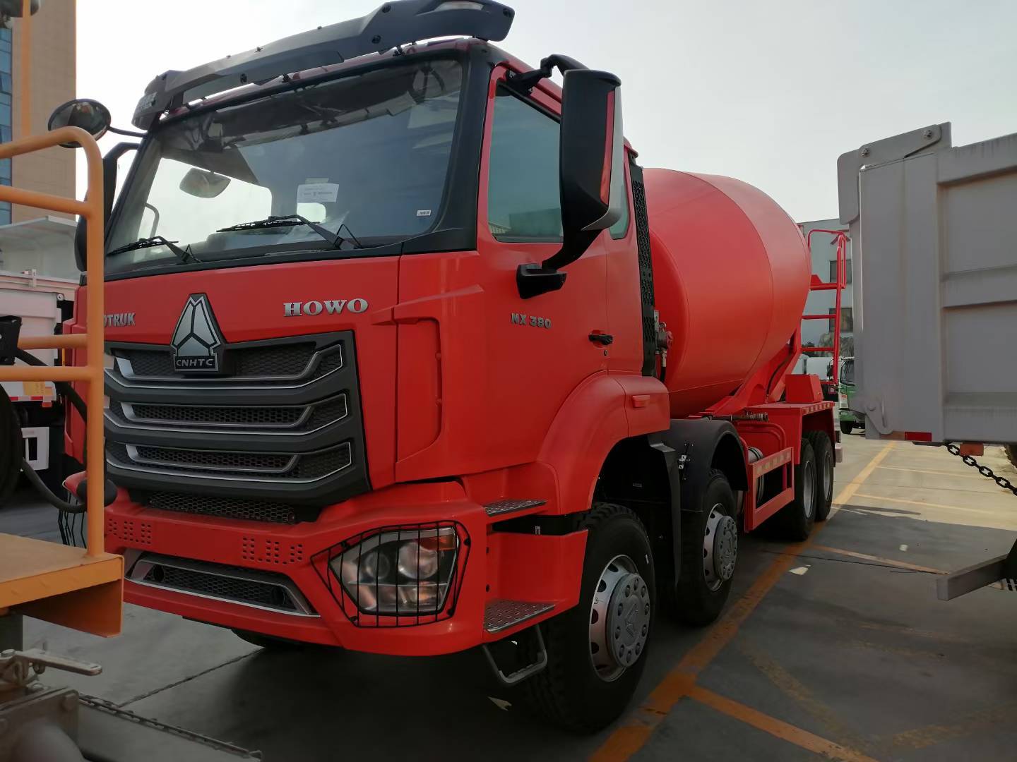 New and Used Sinotruk HOWO 6x4 12m³ Capacity Bulk Concrete Mixer Truck with 371 HP Engine and High-Strength Wear-Resistant Steel Drum
