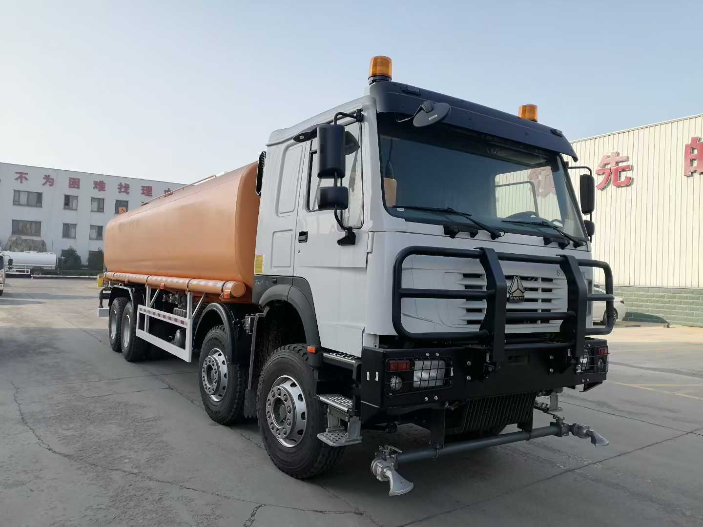 HOWO Nx 6X4 380HP 25000 리터 식수 탱크로리 살수차 (강화 섀시)
