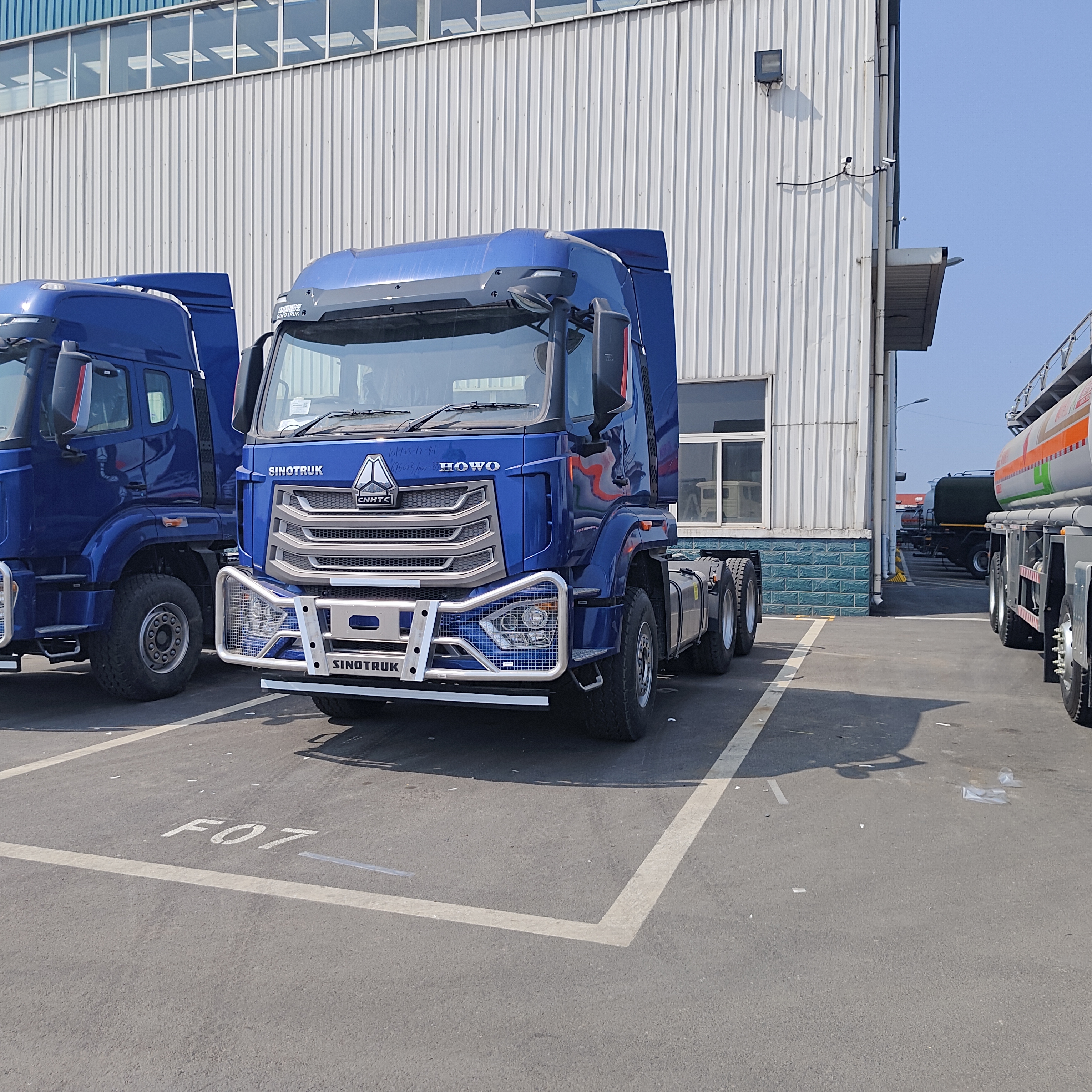 380HP 엔진과 대형 화물 운송용 대형 프레임을 갖춘 HOWO NX 6×4 트랙터 트럭