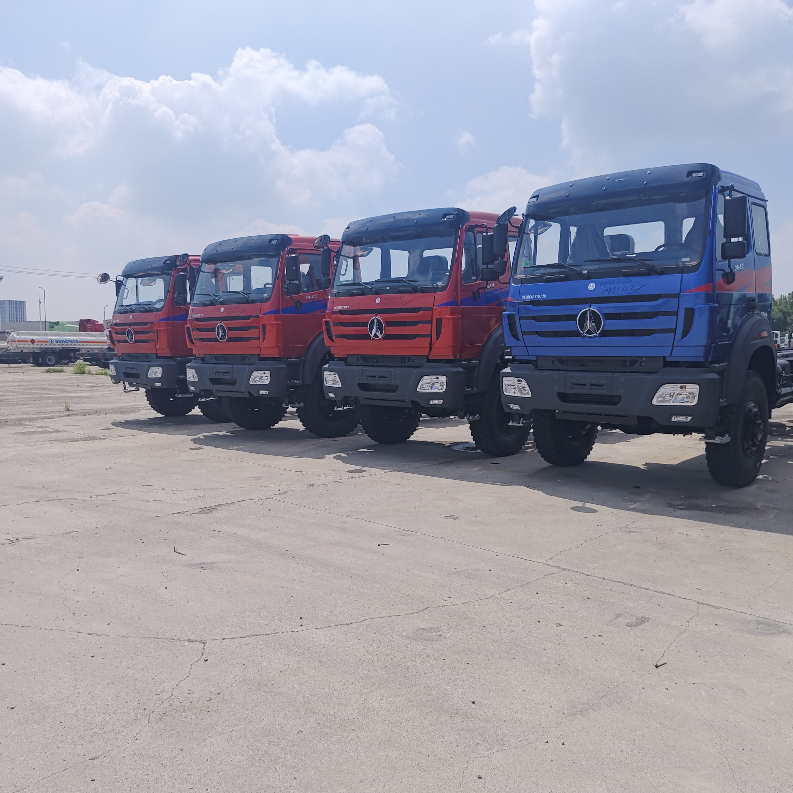 BEIBEN 2638 6x4 중량 트랙터 트럭 380HP WEICHAI 엔진과 메르세데스-벤츠 기술 차시