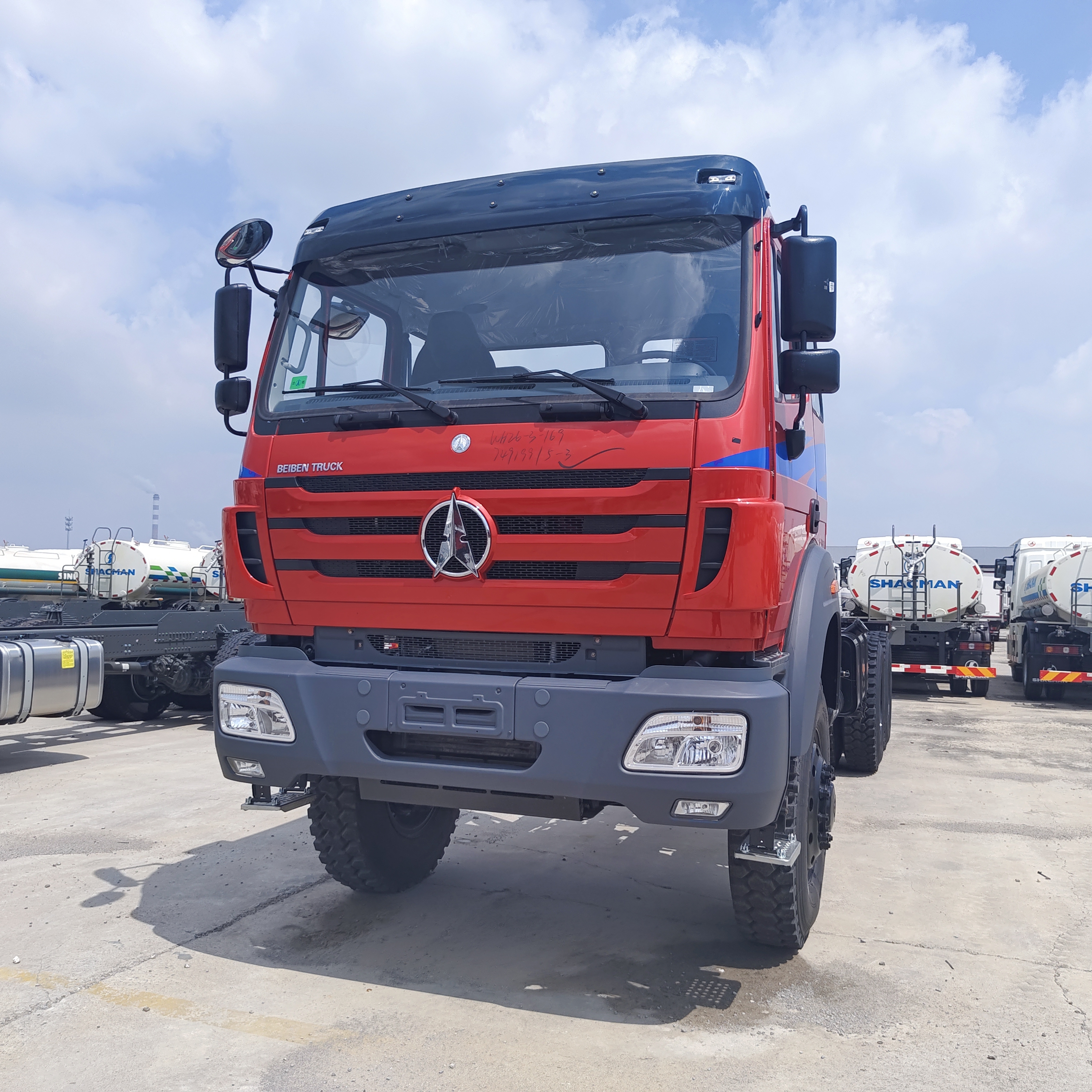 BEIBEN 2638 6x6 중량 광산 덤프 트럭 380HP WEICHAI 엔진과 30-35 톤의 오프로드 광산 용 실량