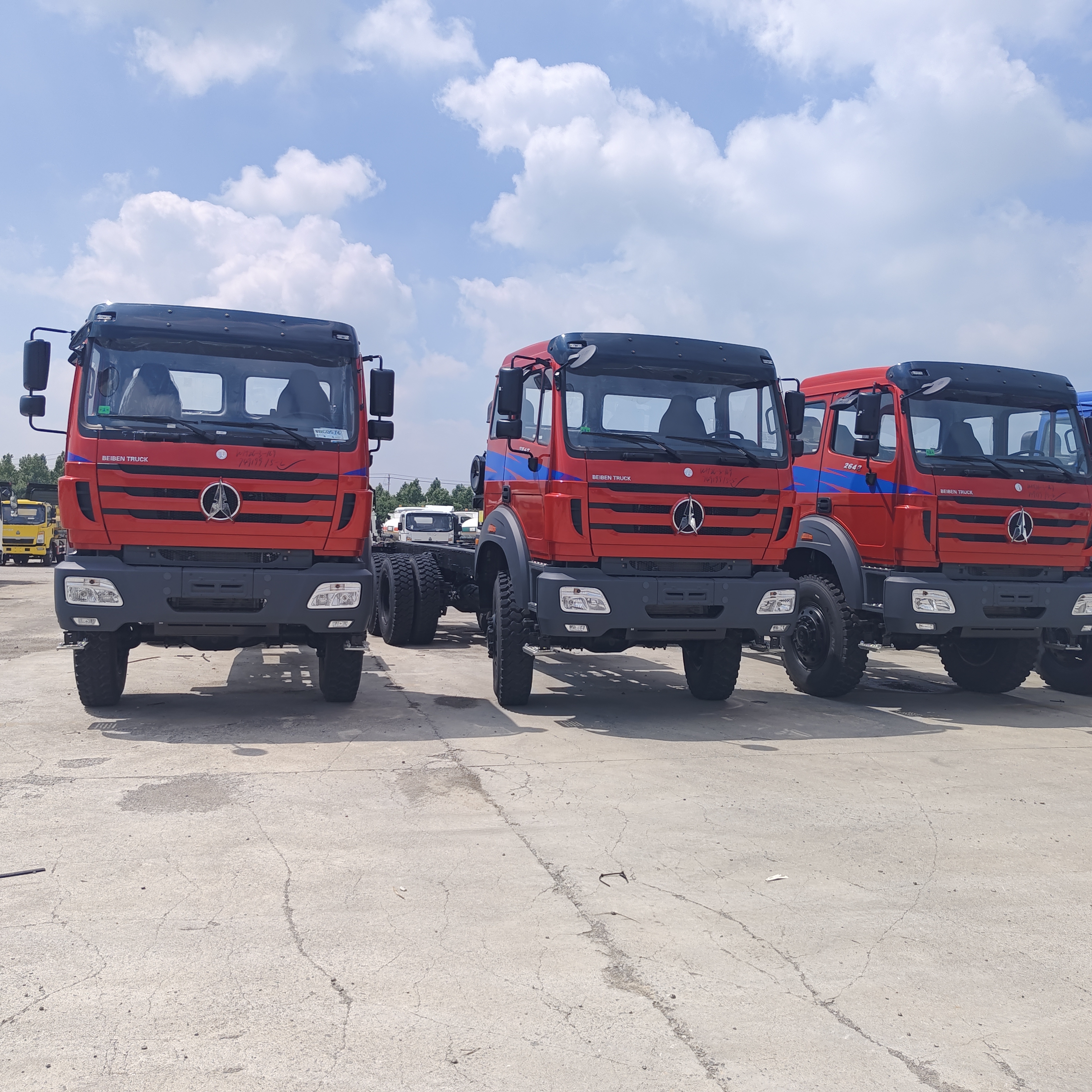 BEIBEN 2642 6x4 중량 덤프 트럭 420HP WEICHAI 엔진과 광업 및 건설용 25-35 톤의 실량