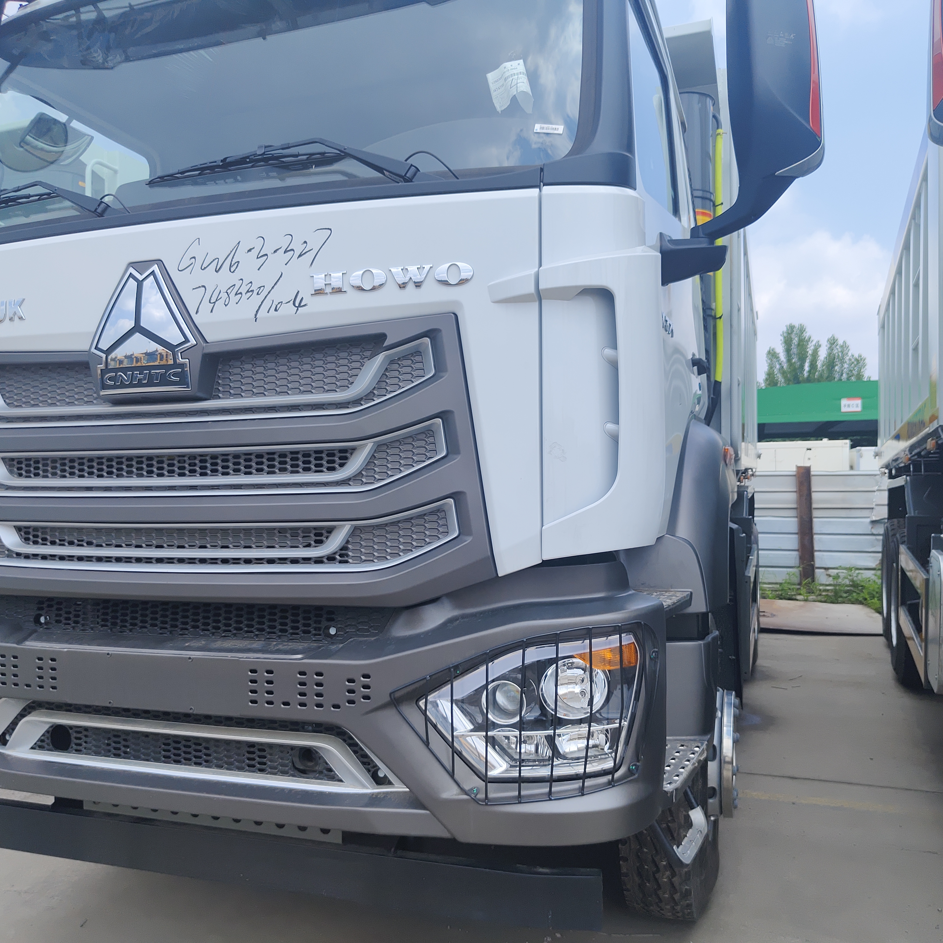 HOWO NX 6×4 중량 덤프 트럭 400HP 엔진과 20CBM 덤프 몸
