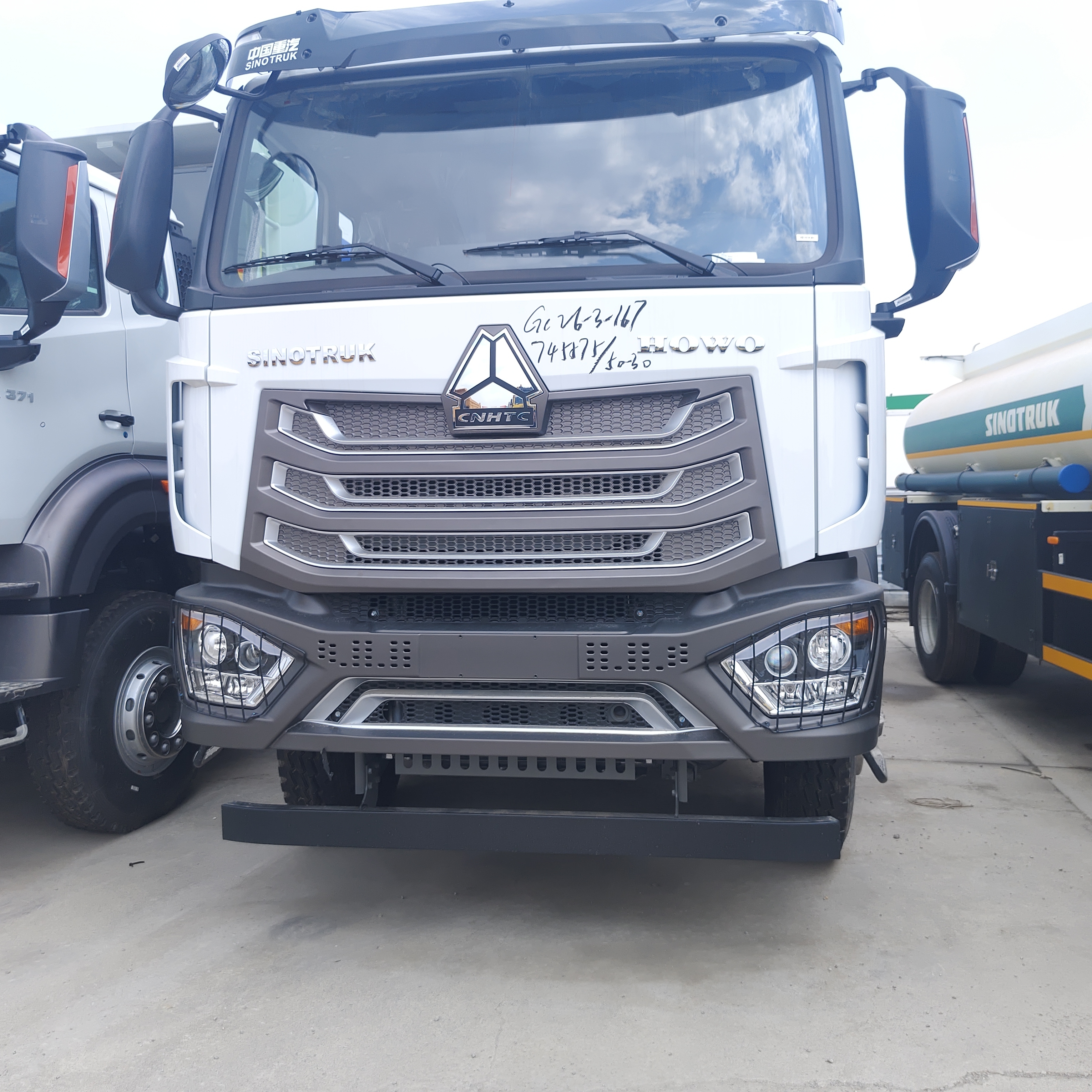 HOWO NX 6×4 30CBM 광업 및 건설용 400HP 엔진을 가진 무거운 짐 트럭