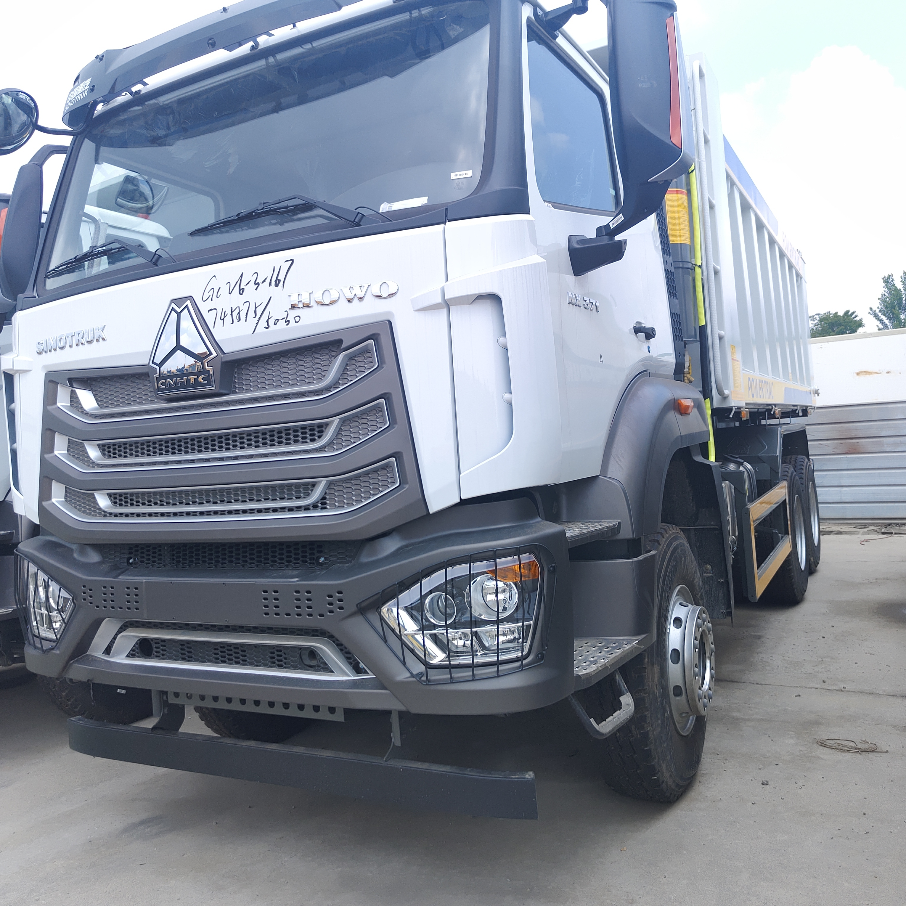 HOWO NX 6×4 중량 덤프 트럭 400HP 엔진과 광업 및 건설용 25-35 톤의 유료 화물