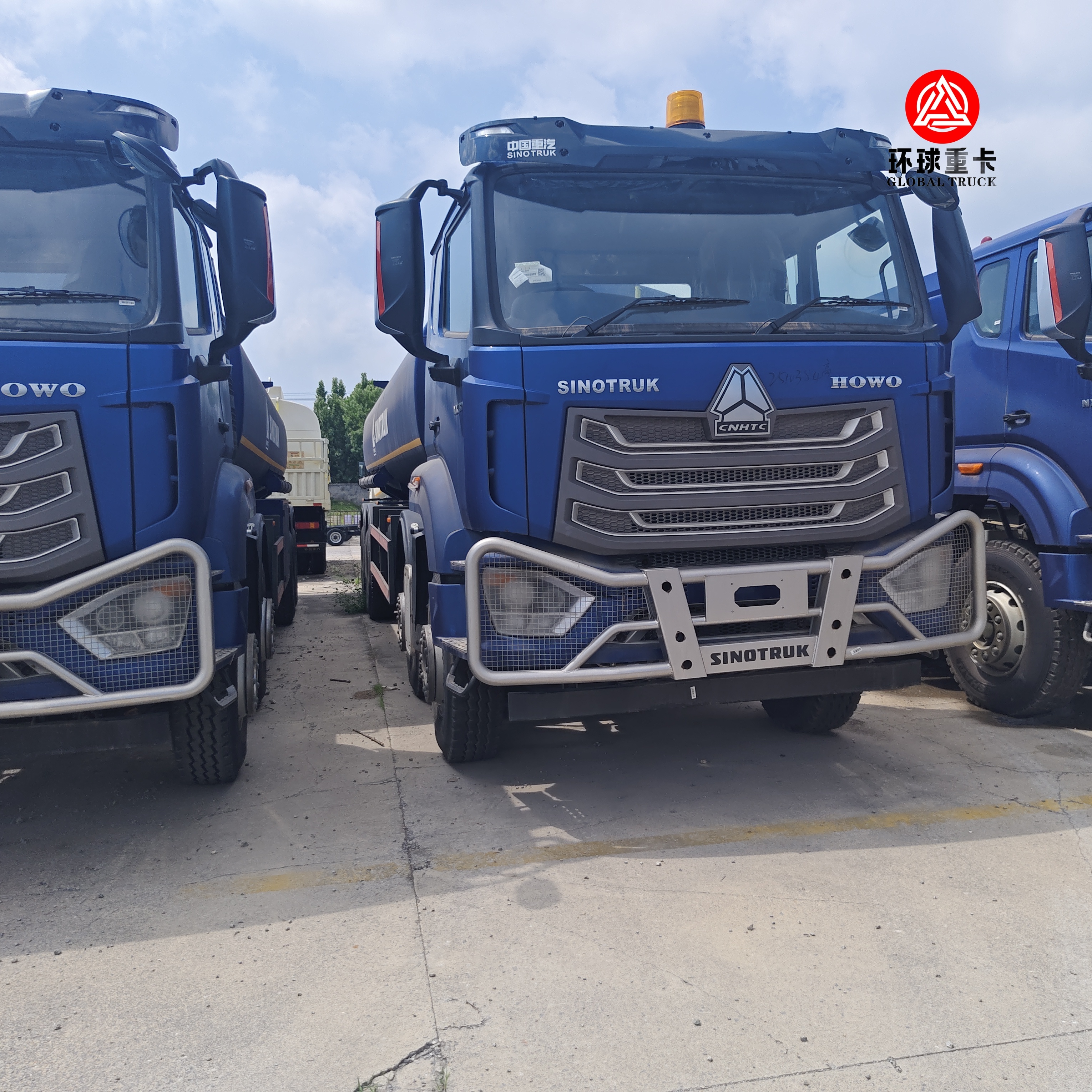 가나 시장용 HOWO NX 8x4 30000L 유류 탱크 트럭 중장비 디젤 보우저 트럭