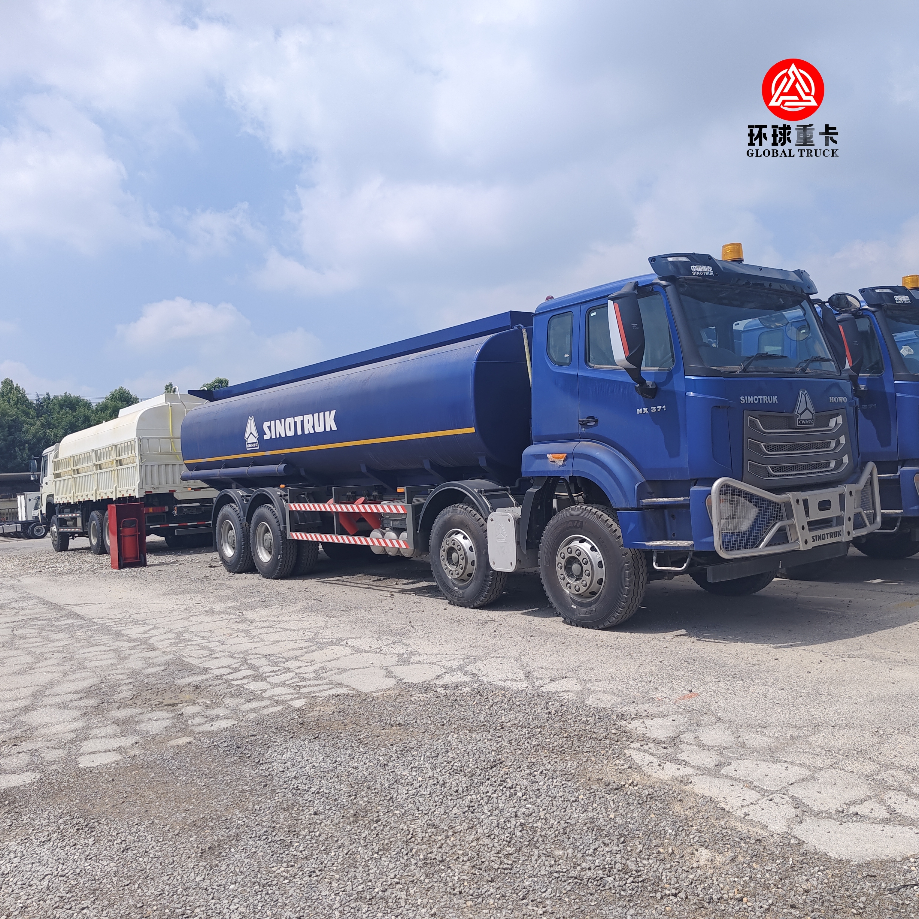 HOWO NX 8x4 30000L 연료 탱크 트럭