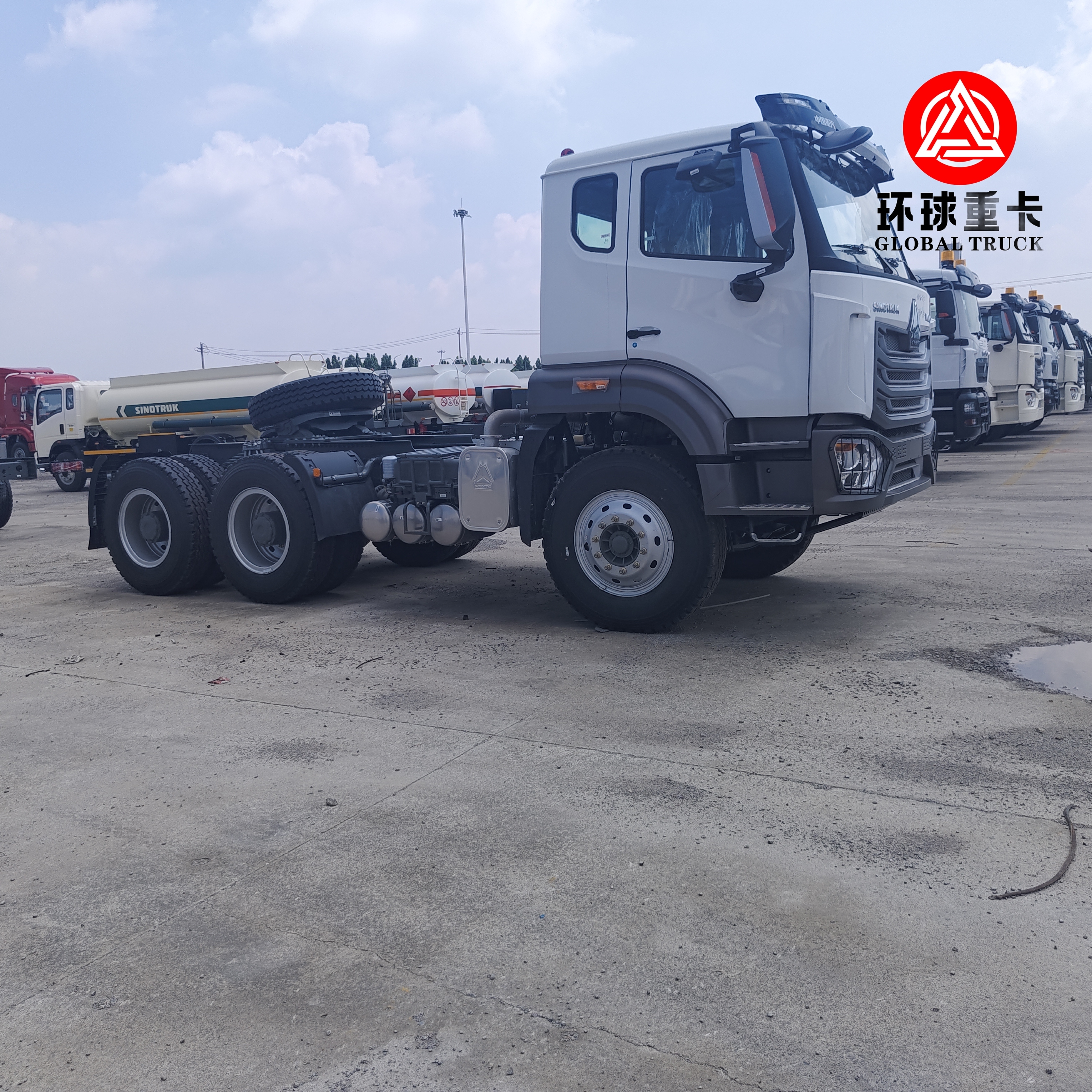 全新中国重汽HOWO NX 6x4牵引车 430马力重型牵引车用于货物运输